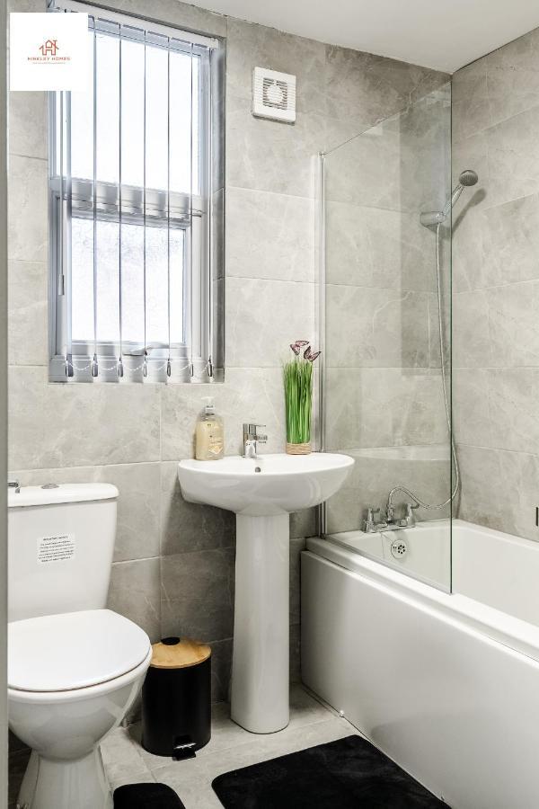 Immaculate 4 Bed In Liverpool By Hinkley Homes Short Lets & Serviced Accommodation المظهر الخارجي الصورة